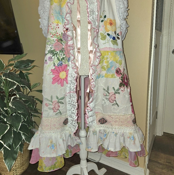Floral Patchwork Dress with Lace Details - Picture 10 of 16